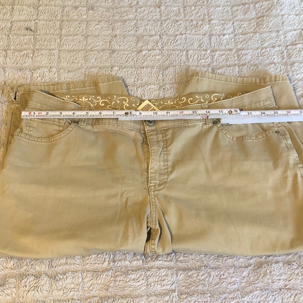 Faded Glory Women's Tan Bermuda Shorts - Picture 3 of 7